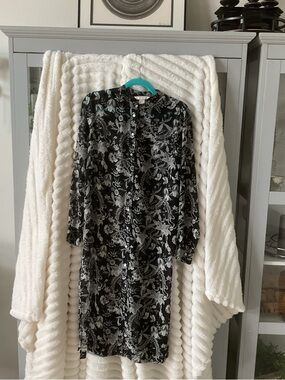 H&M Conscious Black & White Floral Button-Up Dress